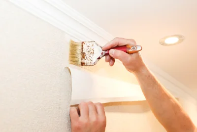 Pose de papier peint au Châtellier — revêtements muraux et toiles de verre